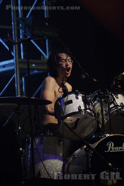 BLOC PARTY - 2005-11-14 - PARIS - Zenith - Matthew Chee Hung Tong